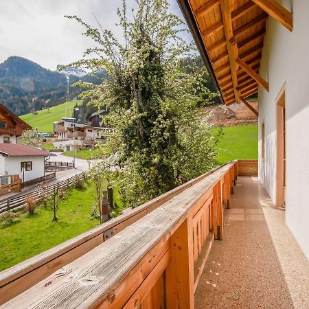 Attractive Apartment In Hainzenberg With Ski Room Exterior photo