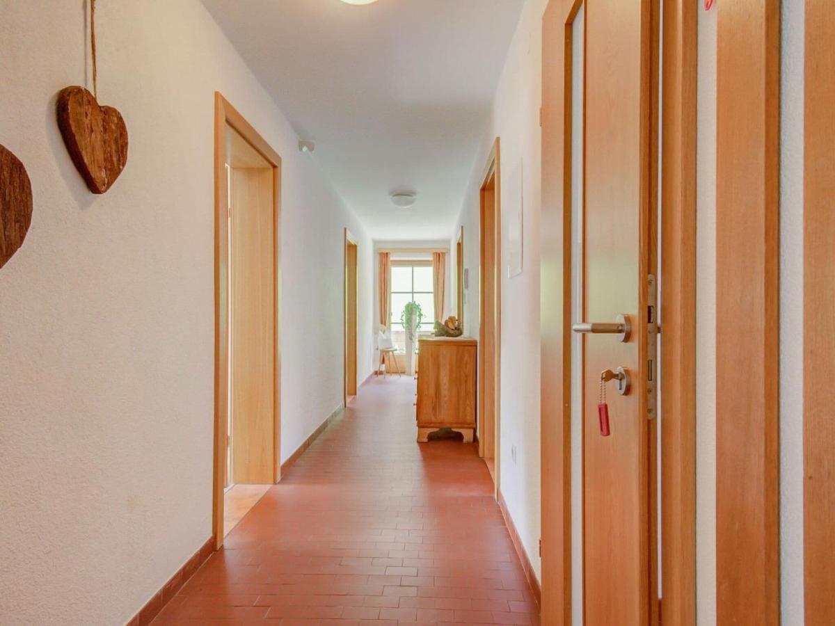 Attractive Apartment In Hainzenberg With Ski Room Exterior photo